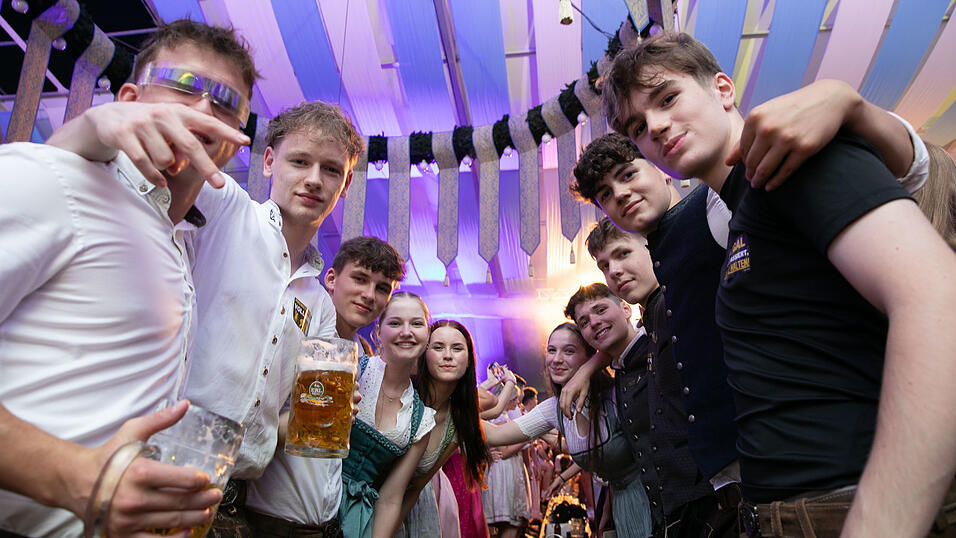 Die Partybilder vom Dienstag, 12. August, aus dem Festzelt Wenisch. Die Partybilder vom Dienstag, 12. August, aus dem Festzelt Wenisch.
