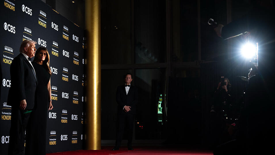 US-Pr&auml;sident Donald Trump und First Lady Melania Trump bei den Kennedy Center Honors - jenem Kulturzentrum, das der Pr&auml;sident nun umbenannt hat.