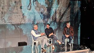 Sven Grunert (links), Uli Karg (Mitte) und Rupert J. Seidl am Samstagabend im Kleinen Theater.