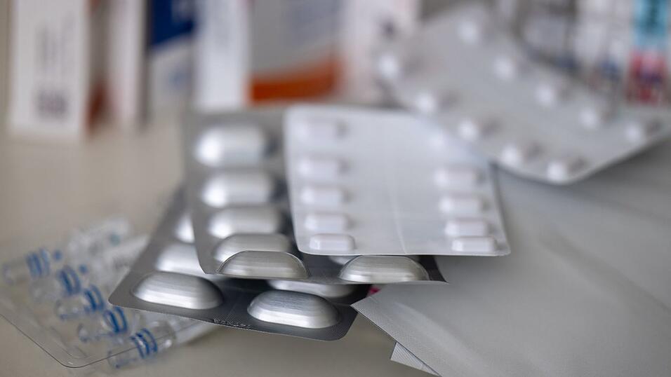 Die Grenzpolizei fand bei dem jungen Mann mehr als 1.000 Tabletten Oxycodon. (Symbolbild) Die Grenzpolizei fand bei dem jungen Mann mehr als 1.000 Tabletten Oxycodon. (Symbolbild)
