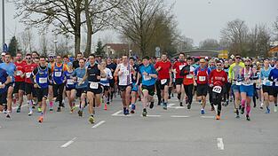 &Uuml;ber 500 L&auml;uferinnen und L&auml;ufer sind am Sonntag beim 17. Elypso-Halbmarathon bei guten Bedingungen gestartet.