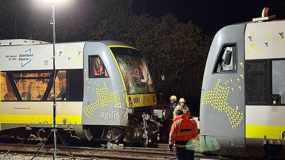 Bei der Kollision zweier Regionalz&uuml;ge im Bayreuther Hauptbahnhof sind drei Menschen leicht verletzt worden. (Symbolbild)