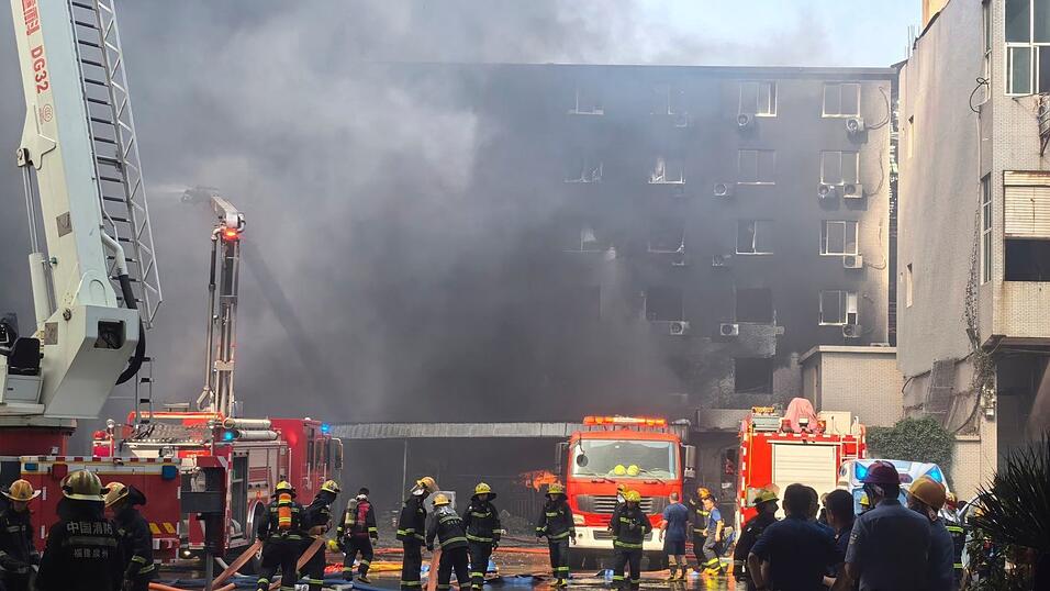 Bei dem Feuer soll es eine erhebliche Zahl an Opfern gegeben haben. Bei dem Feuer soll es eine erhebliche Zahl an Opfern gegeben haben.