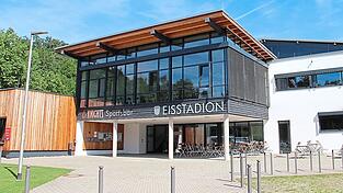 Im Eisstadion m&uuml;ssen die veraltete K&uuml;hltechnik und die Betonpiste dringend erneuert werden.