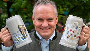 Für Wiesn-Chef Christian Scharpf ist «Skandal im Sperrbezirk» Münchner Musikgeschichte. (Archivfoto) Für Wiesn-Chef Christian Scharpf ist «Skandal im Sperrbezirk» Münchner Musikgeschichte. (Archivfoto)