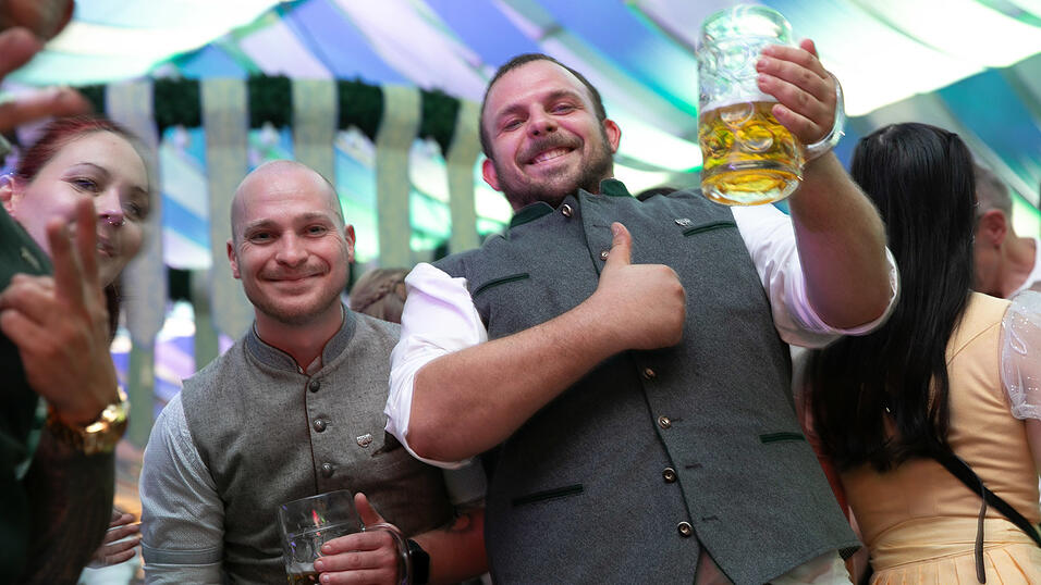 Die Partybilder vom Freitag, 8. August, aus dem Festzelt Wenisch. Die Partybilder vom Freitag, 8. August, aus dem Festzelt Wenisch.