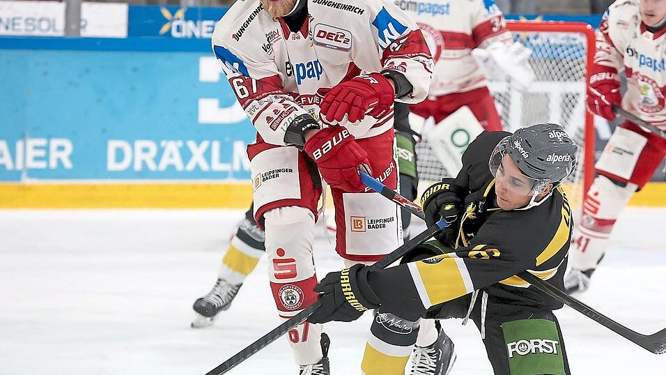 Einmal aus dem Weg bitte: Stanislav Dietz (links) sorgt mit seiner robusten Spielweise für ordentlich Präsenz beim EV Landshut. Diese wird’s auch in Bietigheim brauchen, um den Dreier einzufahren. Einmal aus dem Weg bitte: Stanislav Dietz (links) sorgt mit seiner robusten Spielweise für ordentlich Präsenz beim EV Landshut. Diese wird’s auch in Bietigheim brauchen, um den Dreier einzufahren.