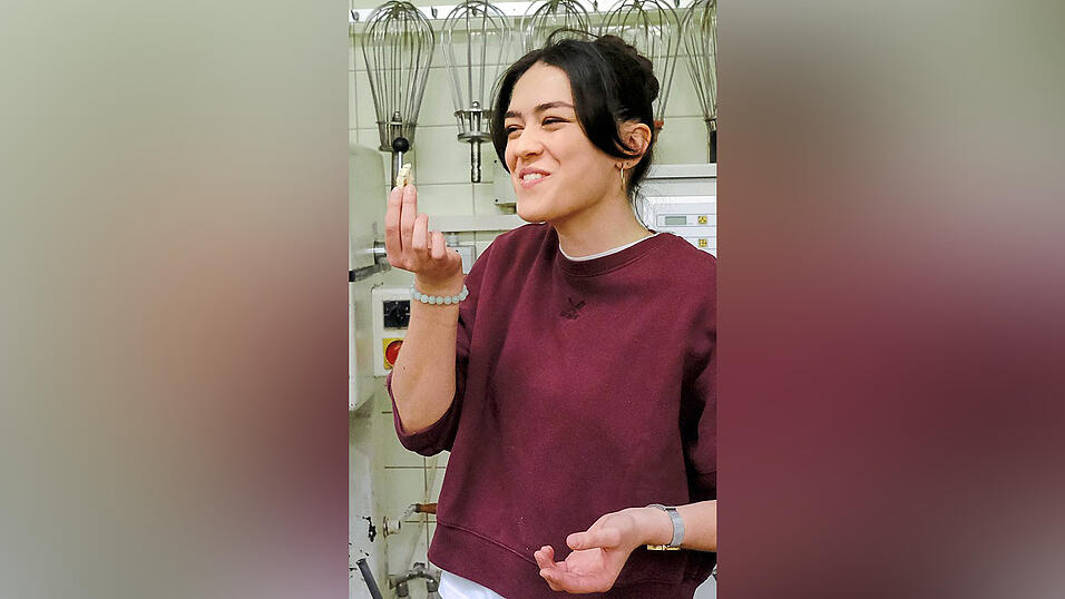 Agnes-Darstellerin Elena Hammerschmid kostet: Süß! Agnes-Darstellerin Elena Hammerschmid kostet: Süß!