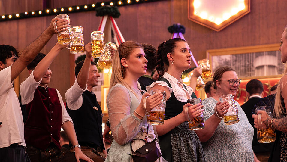 Die Partybilder vom Samstag, 9. August, aus dem Festzelt Krönner. Die Partybilder vom Samstag, 9. August, aus dem Festzelt Krönner.