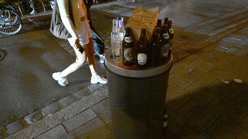 Die Richter befassen sich mit einem Verbot der Stadt München. Demnach darf ein Gastronom nach 22.00 kein Flaschenbier zum Mitnehmen mehr verkaufen. Die Richter befassen sich mit einem Verbot der Stadt München. Demnach darf ein Gastronom nach 22.00 kein Flaschenbier zum Mitnehmen mehr verkaufen.