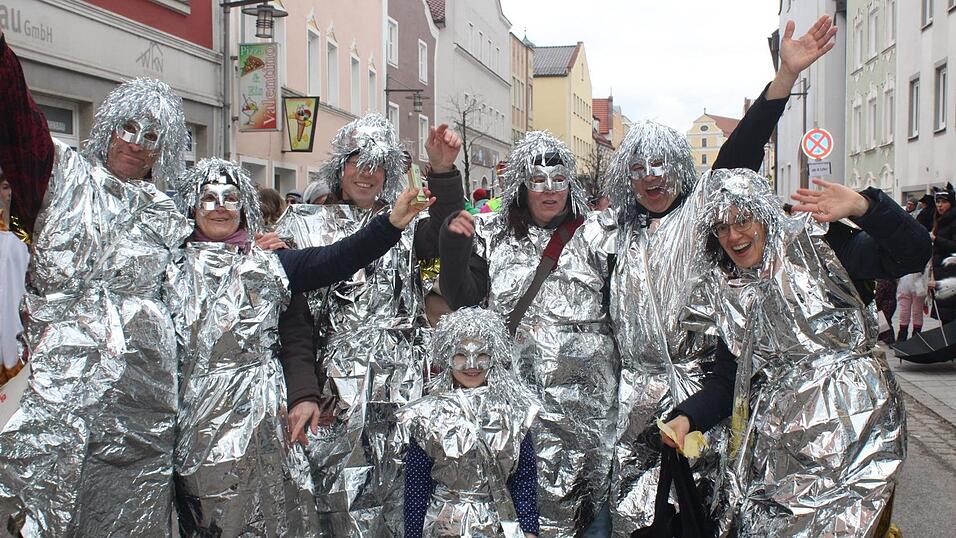 Beste Stimmung herrschte beim Rosenmontagszug in Geisenhausen.