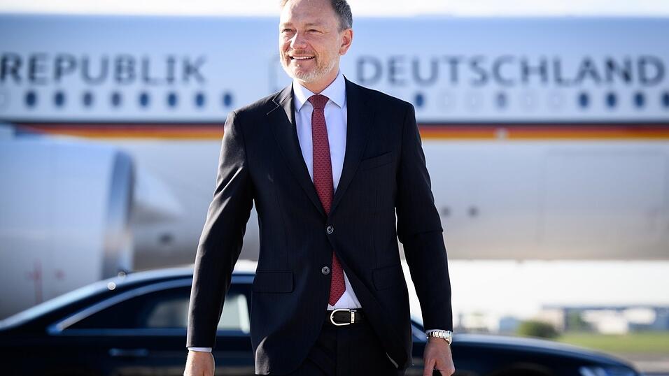 Die momentane Strategie Christian Lindners und seiner Partei: Sich nach innen ihrer Glaubenssätze versichern, nach außen möglichst stark als Gegenpol zum rot-grünen Teil der Ampel inszenieren und sich an die Union herantasten.