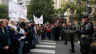 In Frankreich sind für Samstag erneute Demonstrationen angekündigt worden. In Frankreich sind für Samstag erneute Demonstrationen angekündigt worden.