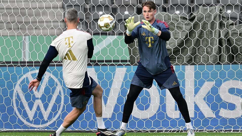 Jonas Urbig wird warm geschossen f&uuml;rs Finale.