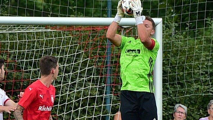 Roding (rot) hat das Landkreis-Derby gegen Lam (weiß) klar für sich entschieden.