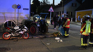 Der Motorradfahrer wurde bei dem Unfall schwer verletzt.