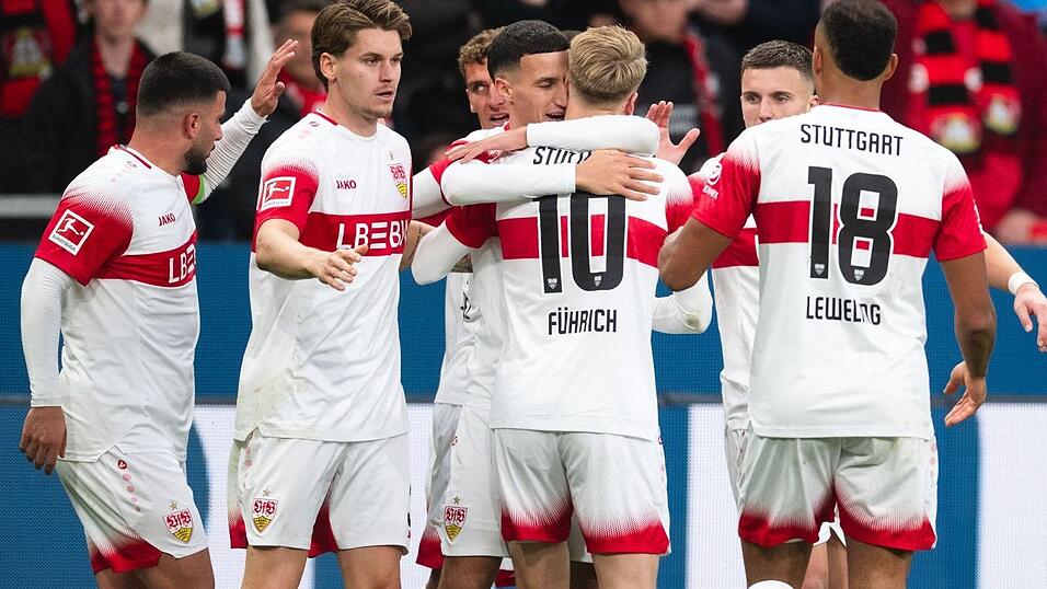 Der VfB Stuttgart feiert einen wichtigen Auswärtssieg in Leverkusen. Der VfB Stuttgart feiert einen wichtigen Auswärtssieg in Leverkusen.