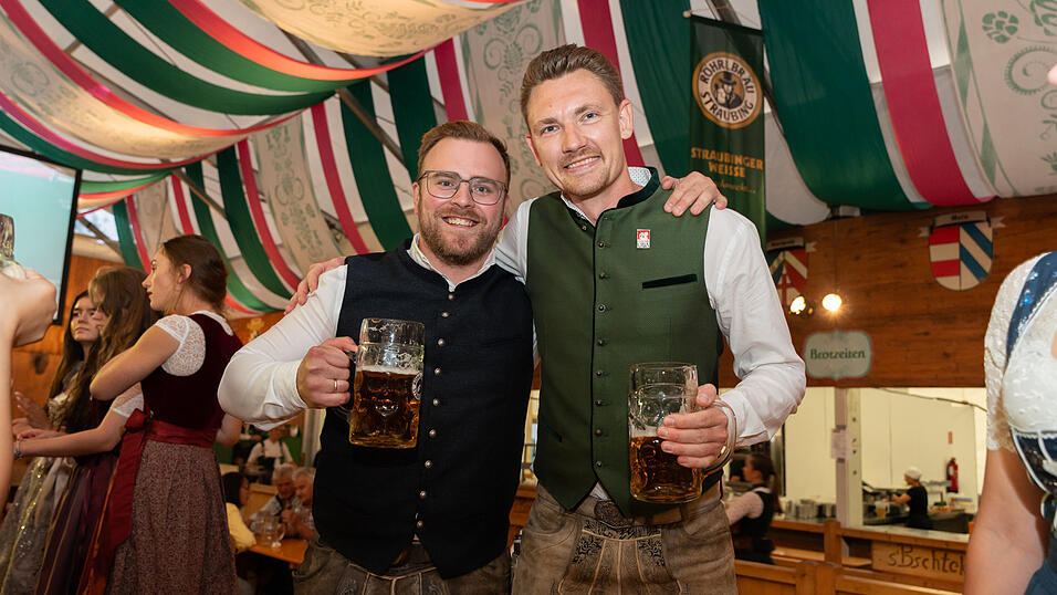 Die Partybilder vom Montag, 19. August, aus dem Festzelt Weckmann. Die Partybilder vom Montag, 19. August, aus dem Festzelt Weckmann.