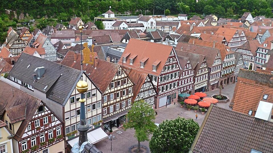 Das Schwarzwaldstädtchen Calw ist einer von rund 30 Orten entlang der Deutschen Fachwerkstraße. Das Schwarzwaldstädtchen Calw ist einer von rund 30 Orten entlang der Deutschen Fachwerkstraße.