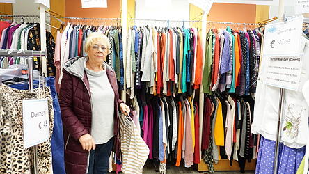 Die Leiterin des WUM-Shops, Anita Michel, weiß, was die Kunden wollen - und achtet genau darauf, was neue Abnehmer finden kann. Die Leiterin des WUM-Shops, Anita Michel, weiß, was die Kunden wollen - und achtet genau darauf, was neue Abnehmer finden kann.