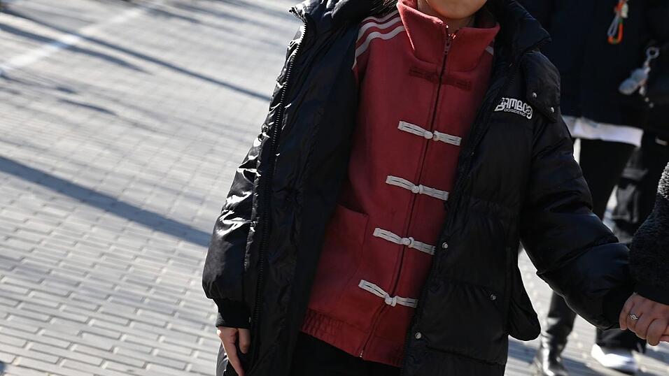 Eine Sportjacke im Tang-Dynastie-Look ist ein wichtiger Teil des Trends.