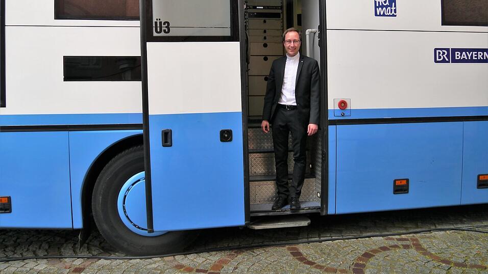 Die Rundfunkmesse zu Pfingsten hat der BR aus Furth übertragen - für den Kaplan eines der beeindruckenden Erlebnisse in seiner Zeit hier. Die Rundfunkmesse zu Pfingsten hat der BR aus Furth übertragen - für den Kaplan eines der beeindruckenden Erlebnisse in seiner Zeit hier.