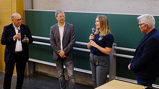 Kurzweilige Gesprächsrunde (v.l.): Toni Hinterdobler (Vorsitzender des Hochschulstadtvereins), Rektor Prof. Dr. Volker Sieber, Fachschaftssprecherin Luise Hönisch und Bürgermeister Dr. Albert Solleder.