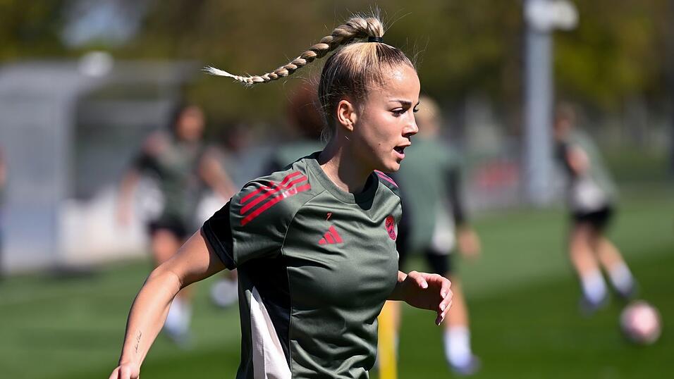 Fu&szlig;ball-Nationalspielerin Giulia Gwinn im Abschlusstraining zum Champions-League-Halbfinale gegen den FC Barcelona.