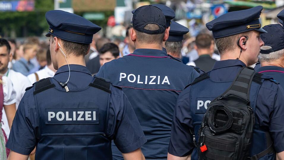 Polizisten aus Italien sind zur Unterstützung da. (Archivbild) Polizisten aus Italien sind zur Unterstützung da. (Archivbild)