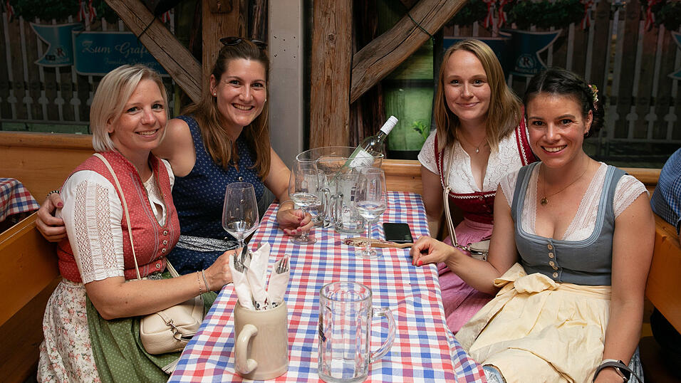 Die Partybilder vom Dienstag, 12. August, aus dem Festzelt Reisinger. Die Partybilder vom Dienstag, 12. August, aus dem Festzelt Reisinger.