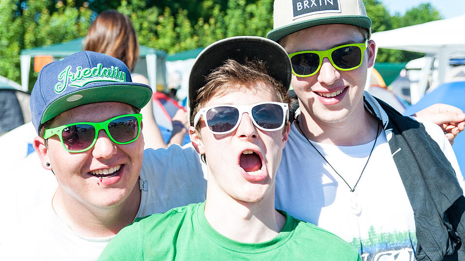 Ein Streifzug durch das Campinggelände: Trotz heißer Temperaturen sind die Festivalbesucher bestens gelaunt. (Foto: Susanne Raith) Ein Streifzug durch das Campinggelände: Trotz heißer Temperaturen sind die Festivalbesucher bestens gelaunt. (Foto: Susanne Raith)