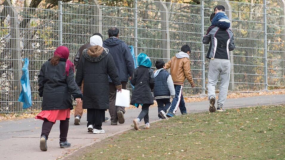 Im laufenden Jahr wurden dem Landkreis 63 Asylbewerber zugewiesen. (Symbolbild)