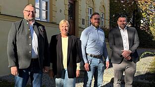 Auftakt zur Kommunalen Wärmeplanung in Bodenkirchen (von links): Tobias Brockel (Kommunalbetreuer Bayernwerk Netz GmbH), Bürgermeisterin Doris Wimmer, Christian Birker (Technisches Bauamt) und Projektleiter Steffen Mayer (Bayernwerk Netz). Auftakt zur Kommunalen Wärmeplanung in Bodenkirchen (von links): Tobias Brockel (Kommunalbetreuer Bayernwerk Netz GmbH), Bürgermeisterin Doris Wimmer, Christian Birker (Technisches Bauamt) und Projektleiter Steffen Mayer (Bayernwerk Netz).