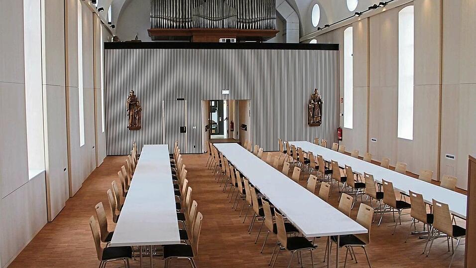 Aus der ehemaligen Maristen-Klosterkirche in Furth bei Landshut ist mittlerweile ein Bürgersaal geworden. Im März war Einweihung. Aus der ehemaligen Maristen-Klosterkirche in Furth bei Landshut ist mittlerweile ein Bürgersaal geworden. Im März war Einweihung.
