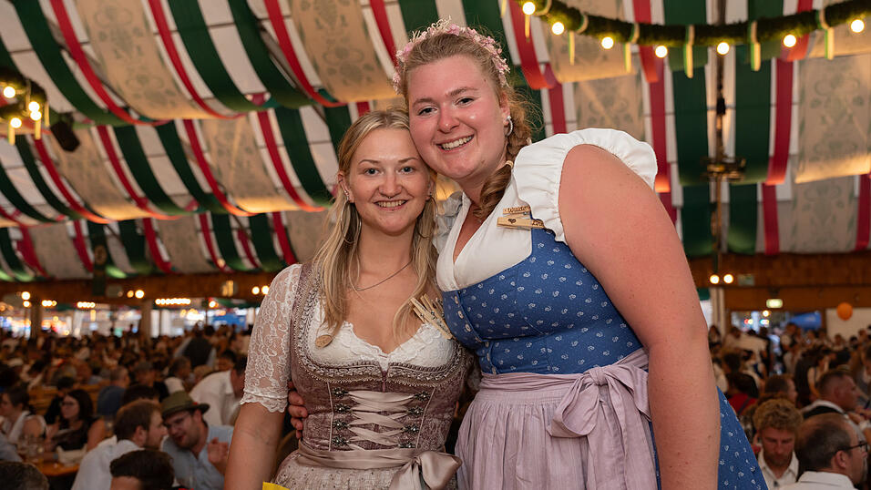 Die Partybilder vom Montag, 12. August 2024, aus dem Festzelt Weckmann. Die Partybilder vom Montag, 12. August 2024, aus dem Festzelt Weckmann.