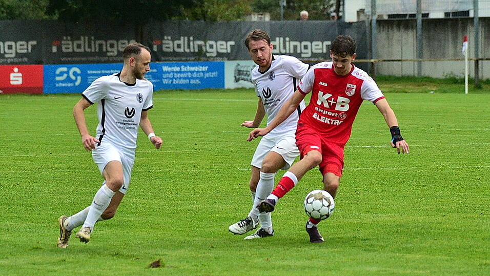 Yannick Attenberger fehlt dem TB 03 Roding im Auswärtsspiel beim souveränen Spitzenreiter SpVgg Landshut aus beruflichen Gründen. Yannick Attenberger fehlt dem TB 03 Roding im Auswärtsspiel beim souveränen Spitzenreiter SpVgg Landshut aus beruflichen Gründen.