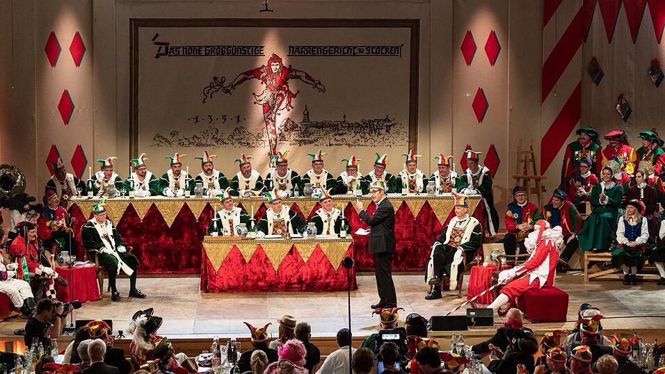 Das Narrengericht gilt als wichtige n&auml;rrische Institution.