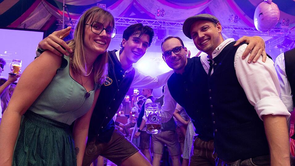 Die Partybilder vom Samstag, 8. August, aus dem Festzelt Weckmann. Die Partybilder vom Samstag, 8. August, aus dem Festzelt Weckmann.