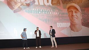 Filmemacher Sebastian Stare, Wakeboarder Dominik Gührs und Moderator Michael Bragulla (von links) auf der Bühne von Saal 7 im Kinopolis. Filmemacher Sebastian Stare, Wakeboarder Dominik Gührs und Moderator Michael Bragulla (von links) auf der Bühne von Saal 7 im Kinopolis.