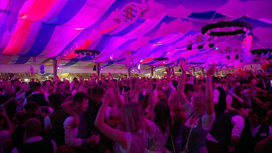 Die Partybilder vom Freitag, 12. August 2022, aus dem Festzelt Reisinger.