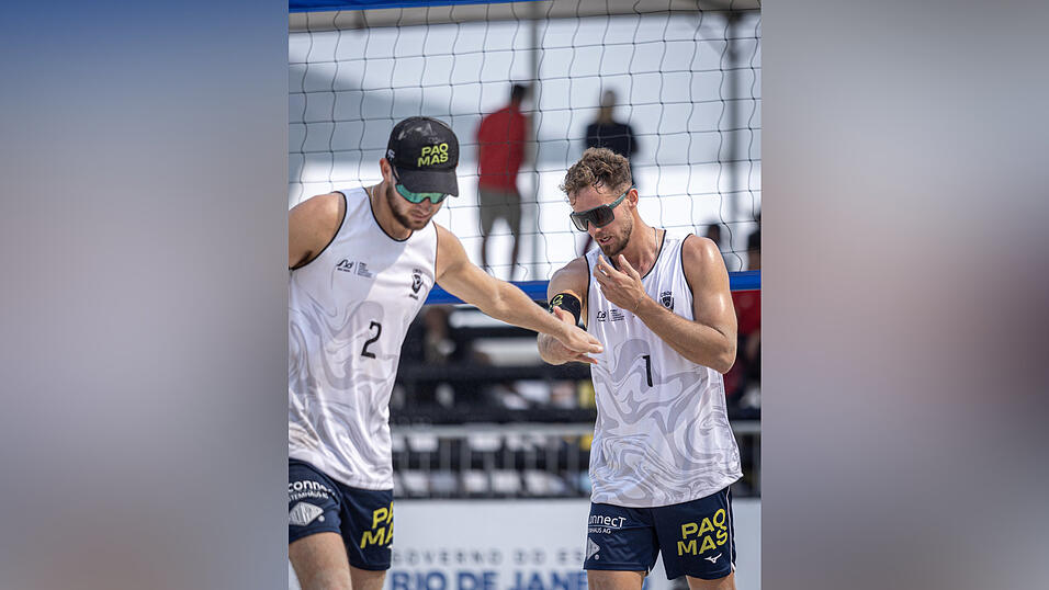 Die Brüder Jonas (rechts) und Benedikt Sagstetter verabschiedeten sich nach dem fünften Rang in Rio de Janeiro erstmal in den wohlverdienten Urlaub. Die Brüder Jonas (rechts) und Benedikt Sagstetter verabschiedeten sich nach dem fünften Rang in Rio de Janeiro erstmal in den wohlverdienten Urlaub.