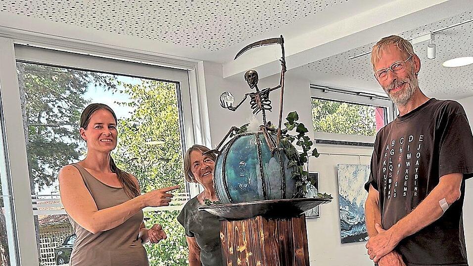 Ganz begeistert zeigt sich die Vereinsvorsitzende von diesem Exponat. Die Künstler Natascha Lankes und Stefan Forster sagen: „Es war ein spontaner Einfall.“ Auch die beiden gehören zu den rund 15 Ausstellern.