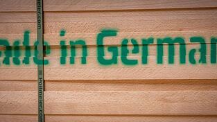 Die höheren US-Zölle setzen die exportorientierte deutsche Wirtschaft unter Druck. (Symbolbild) Die höheren US-Zölle setzen die exportorientierte deutsche Wirtschaft unter Druck. (Symbolbild)