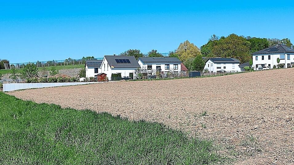 Die Stadt schafft weiteren neuen Wohnraum in den Ortsteilen, so wie an dieser Stelle auch am Ortseingang von Leitenbach.