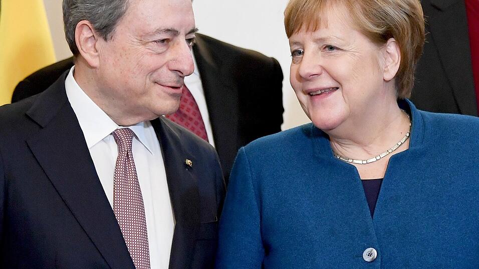 Beide Namen kursieren, wenn es um einen Sondergesandten für Friedensgespräche mit Russland geht. Alt-Kanzlerin Angela Merkel hat sich aber selbst aus dem Rennen genommen. Mario Draghi, ehemals EZB-Präsident, gilt vielen als Retter in der Not. Beide Namen kursieren, wenn es um einen Sondergesandten für Friedensgespräche mit Russland geht. Alt-Kanzlerin Angela Merkel hat sich aber selbst aus dem Rennen genommen. Mario Draghi, ehemals EZB-Präsident, gilt vielen als Retter in der Not.