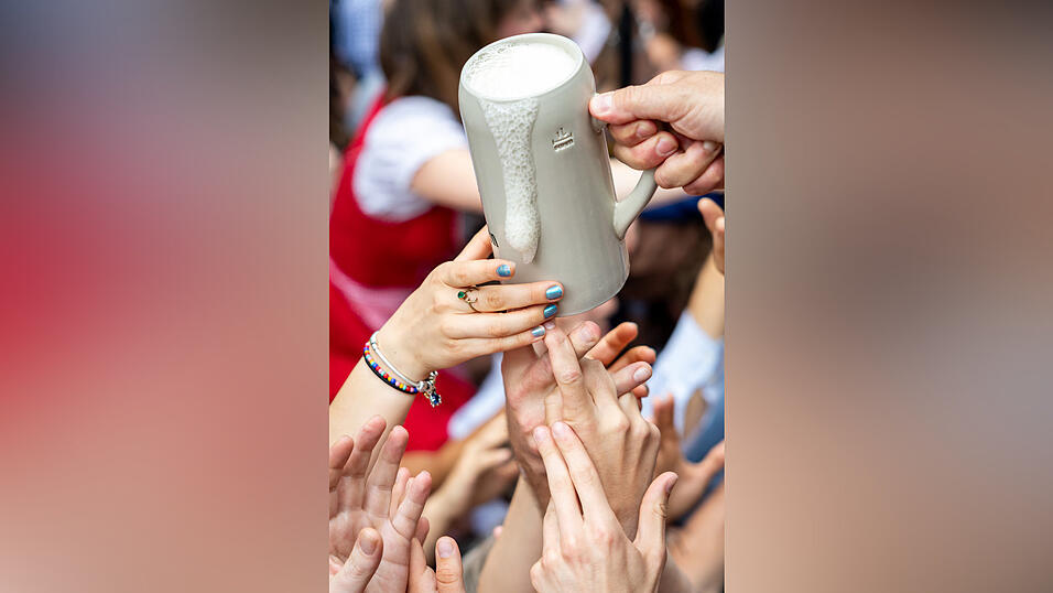 Das Bier fließt nicht mehr in Strömen. Der weltweite Ausstoß stagniert, was auch seine Auswirkungen auf den Hopfenmarkt hat. Das Bier fließt nicht mehr in Strömen. Der weltweite Ausstoß stagniert, was auch seine Auswirkungen auf den Hopfenmarkt hat.