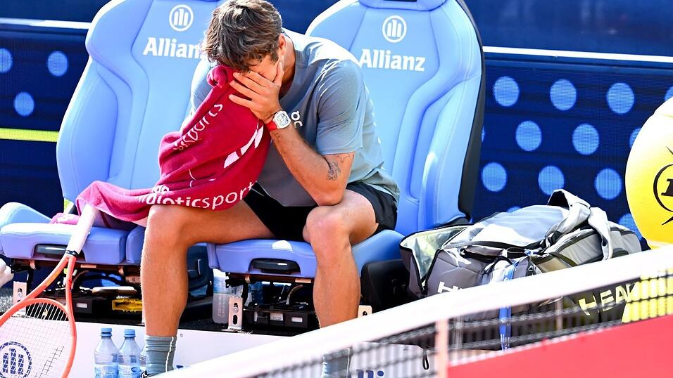 Flavio Cobolli weint nach seinem Halbfinalsieg &uuml;ber Alexander Zverev in M&uuml;nchen - am Tag vor dem Match war ein guter Freund gestorben.