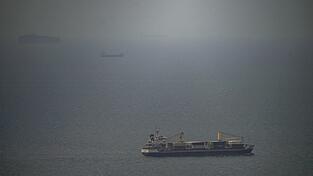 Die f&uuml;r den Welthandel wichtige Stra&szlig;e von Hormus bleibt weitestgehend blockiert.