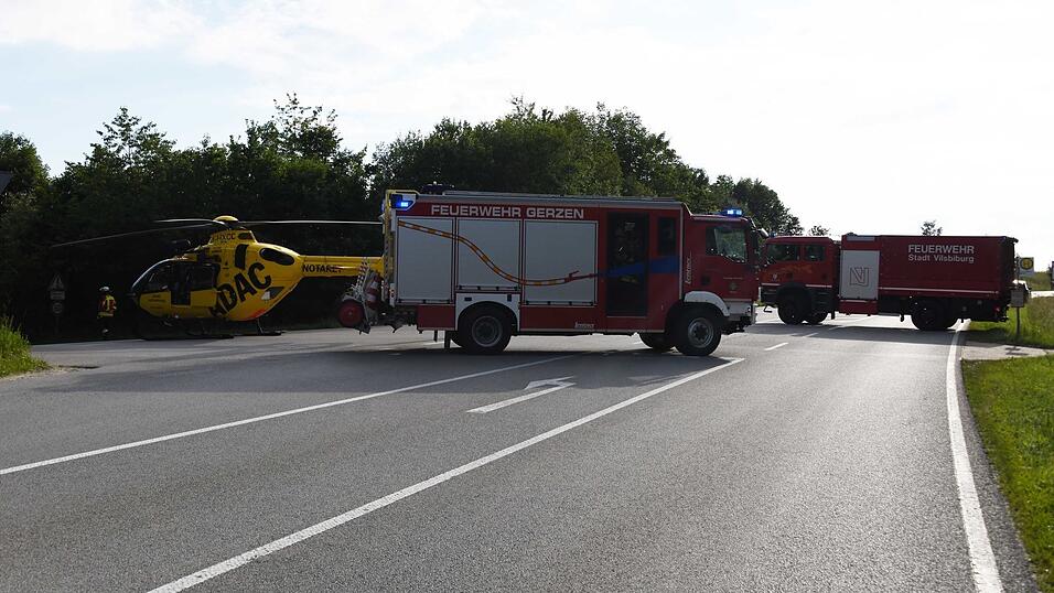 Bei dem Unfall verletzten sich drei Personen, einschließlich der Unfallverursacherin.