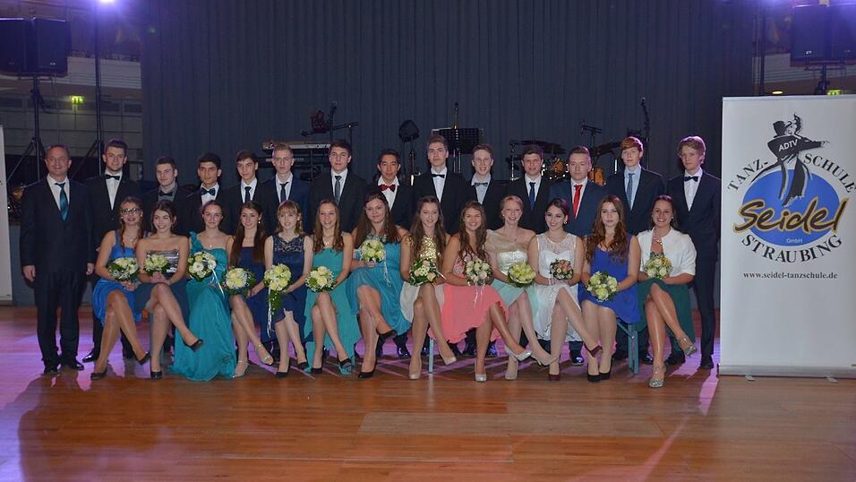 Die Bilder vom Abschlussball der Tanzschule Seidel in der Fraunhofer-Halle am 28. November. Die Bilder vom Abschlussball der Tanzschule Seidel in der Fraunhofer-Halle am 28. November.